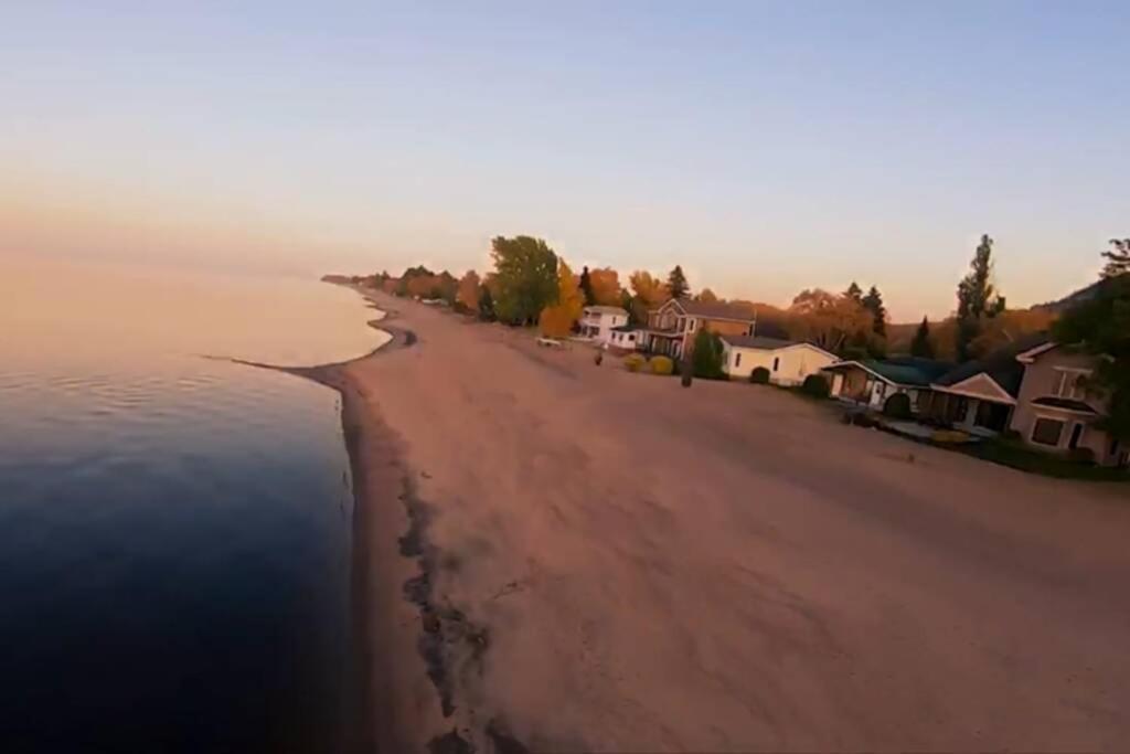 Maison Sur Le Lac Desbiens Экстерьер фото